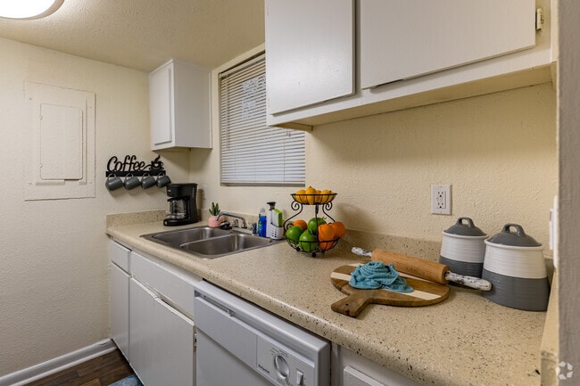 2BR, 1.5BA - 988SF