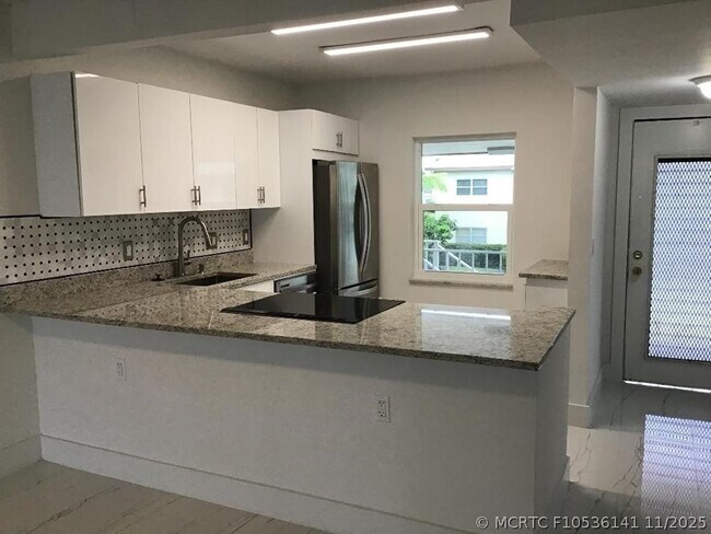 Building Photo - 7600 NW 4th Pl Unit 207