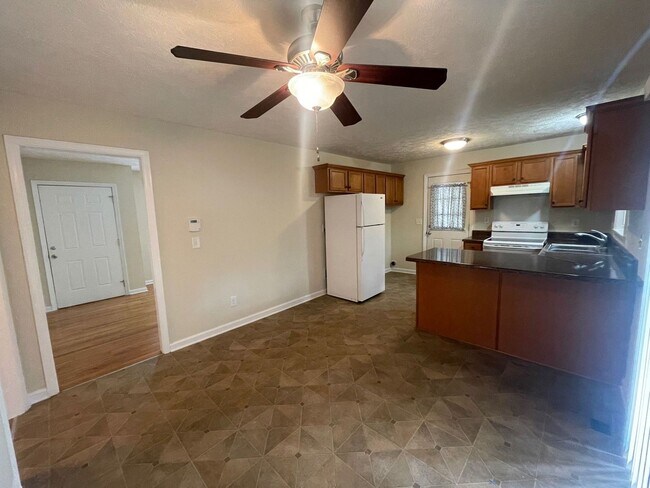 Photo - 5039 Coker St