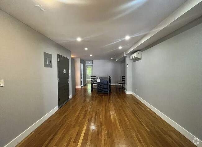 Building Photo - 104 Cornelia St Unit 2 Rental