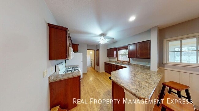 Building Photo - 4 Bedroom, 2 Bathroom Home for Rent in Sioux Falls