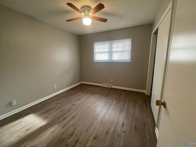 Photo - 606 Eastbrook Dr NW