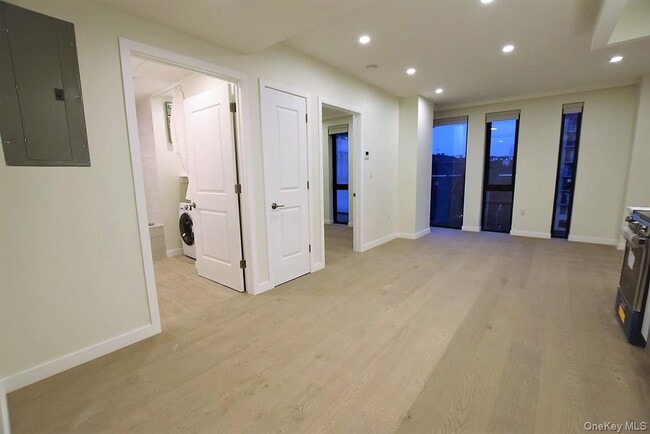 Building Photo - 41-26-41-44 44th St Unit 5B