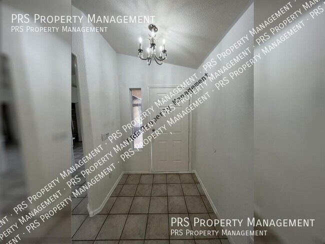 Photo - 905 W Straford Ave