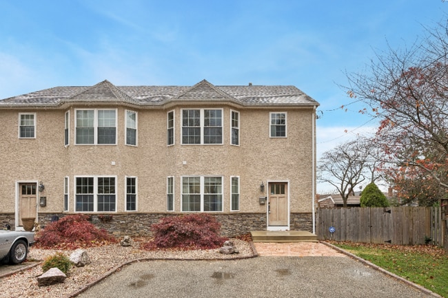 Building Photo - 7518 Lawn St