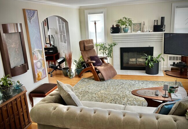 Photo - 311 Temple St
