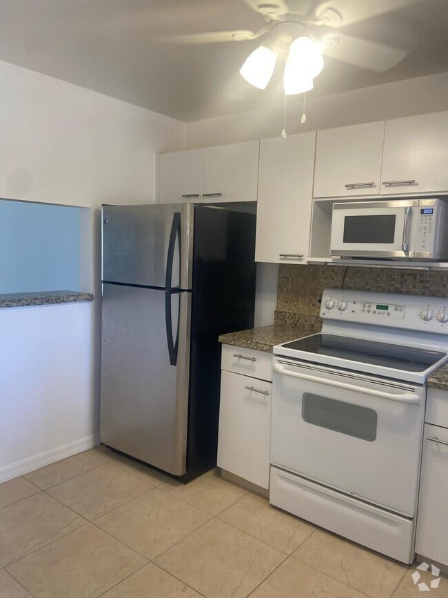 Building Photo - 4820 Lucerne Lakes Blvd Unit 205 Rental