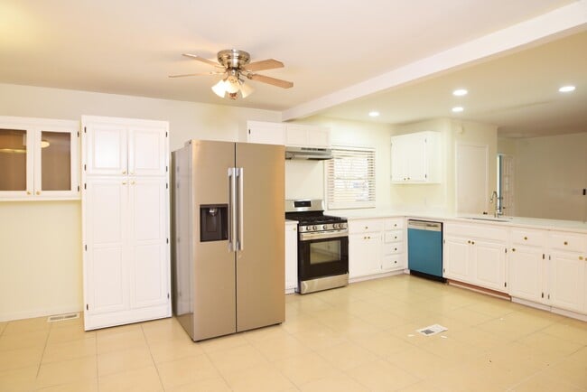 Photo - 3522 S Toledo Ave