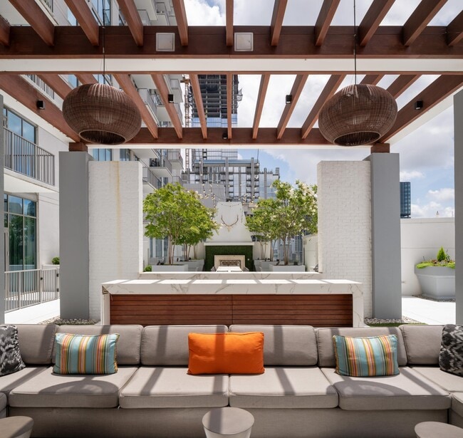 The Hue Midtown