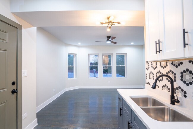 Photo - 7948 S Evans Ave