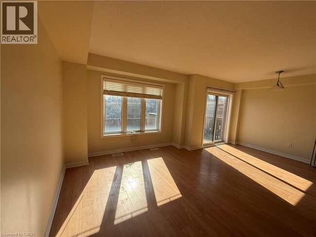 Photo - 148 Crafter Cres