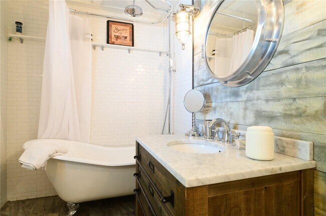 Photo - 2412 Polk St