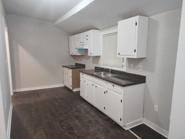 Photo - 599 Huron Ave