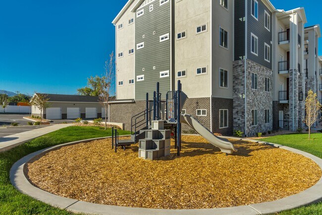 Ridgeline Parkway Apartments
