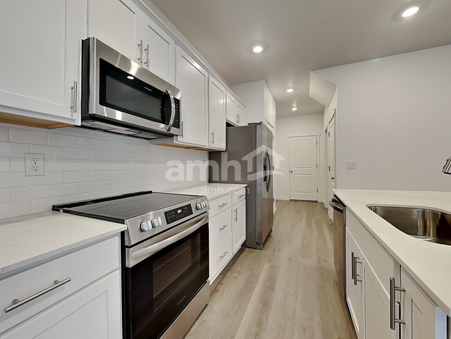 Photo - 5245 Turnstone St SE