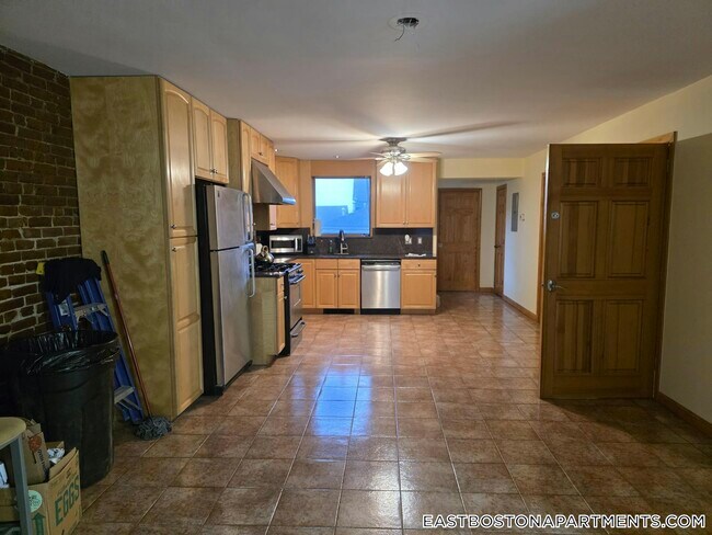 Photo - 186 Webster St Unidad 3