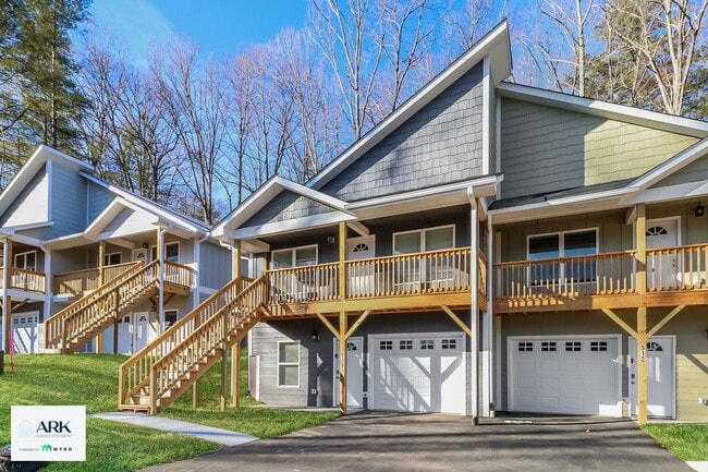 440 Little Sycamore Ln