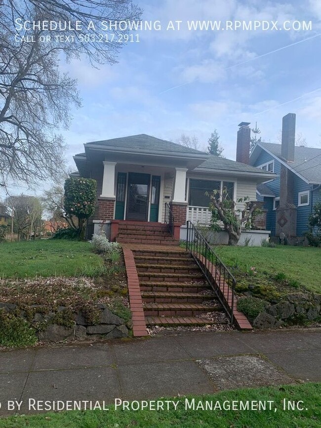 Building Photo - 3205 NE Everett St Rental