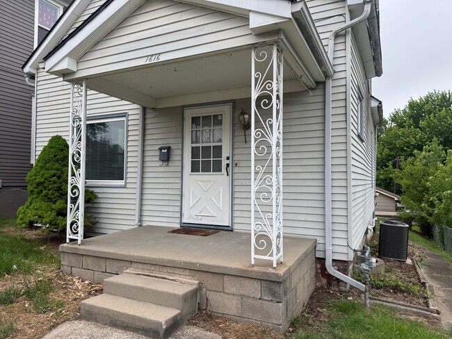 Building Photo - 1616 S 25th St