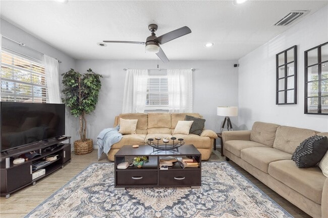 Photo - 2103 W State St