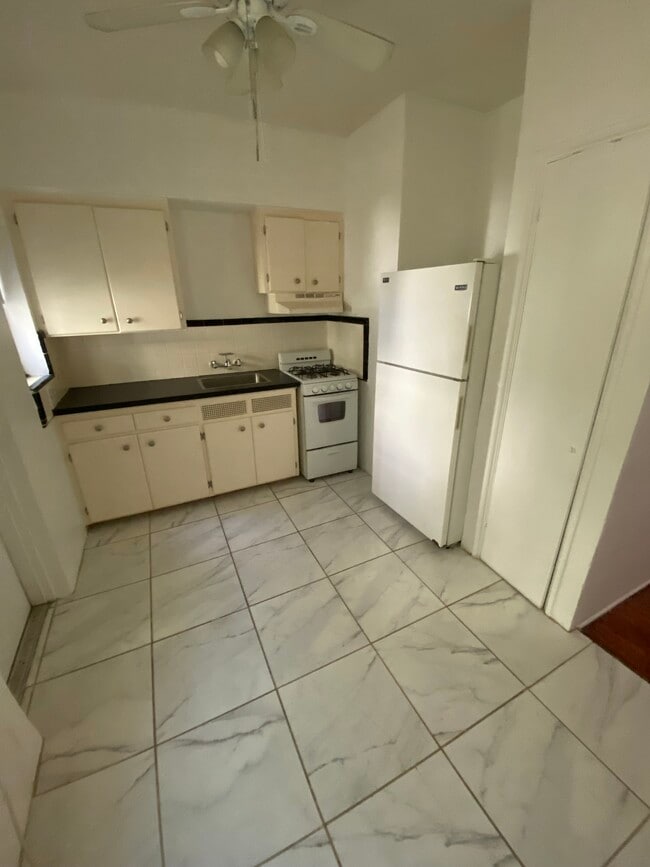 cocina independiente - 8910 Collins Ave