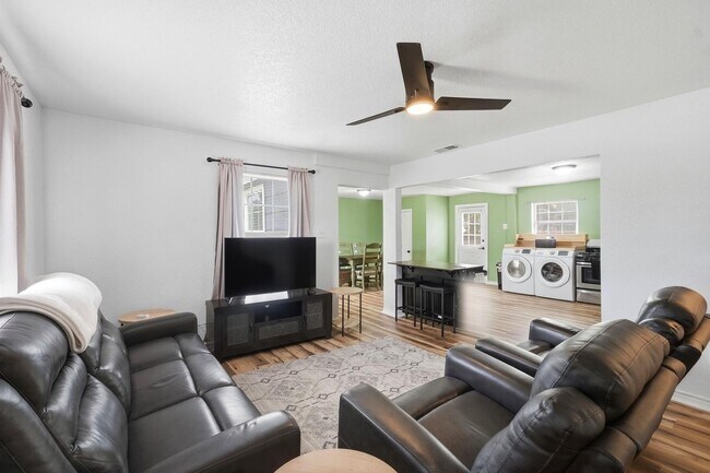Photo - 2917 Hickory St