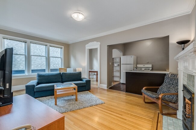 Building Photo - 935 Jervis St Unit 14