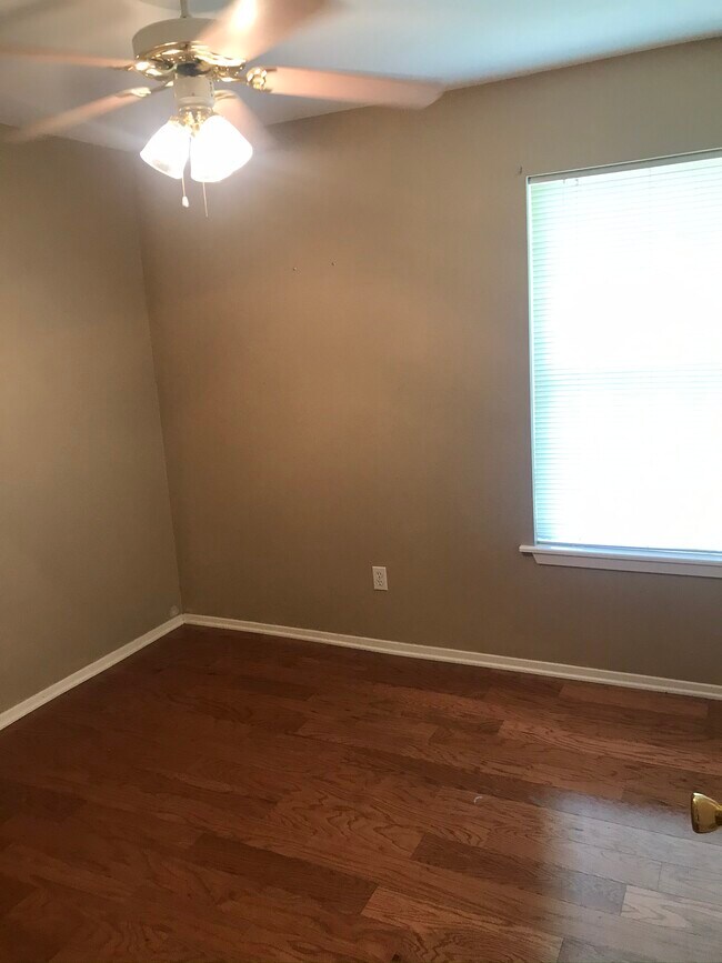 Photo - 467 Redbud Cir House