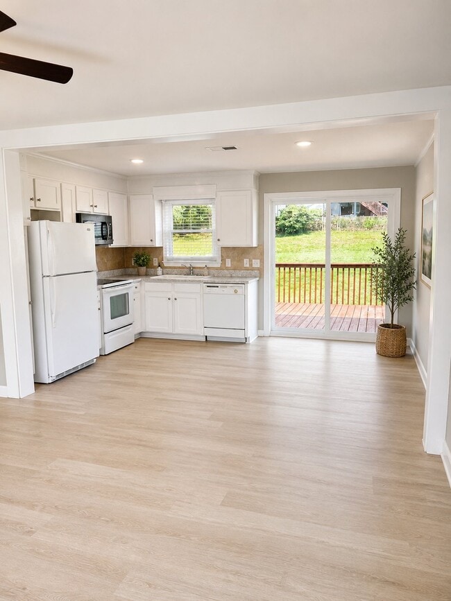 Photo - 1271 Village Cir