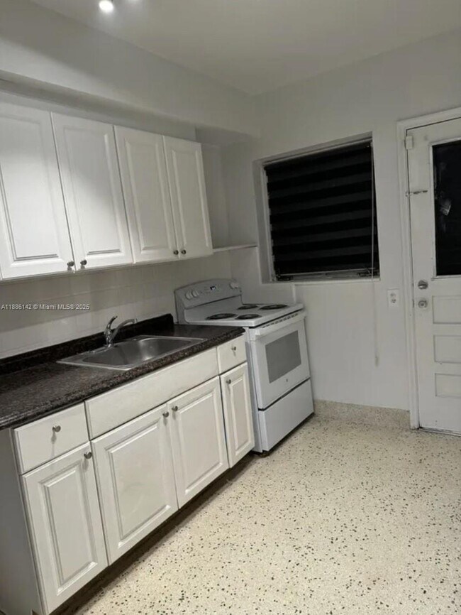 Building Photo - 2101 SW 3rd Ave Unit 2 Rental