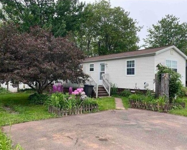 Building Photo - 12 Grant Dr