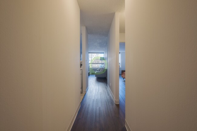 Photo - 452 E Ohio St