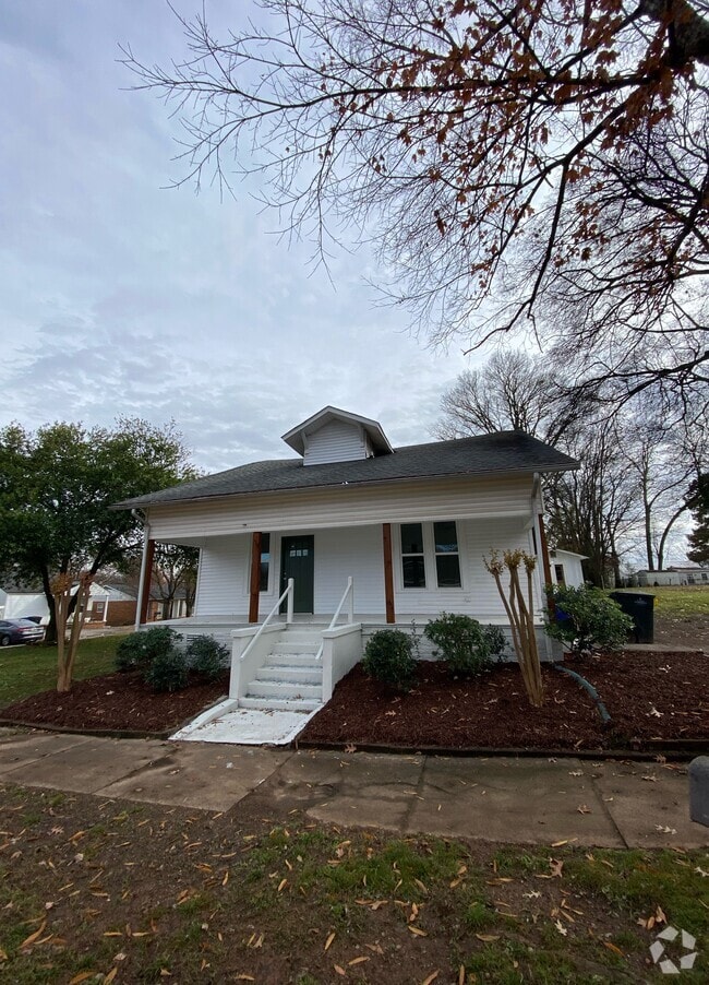 Building Photo - 628 E Tombigbee St Rental