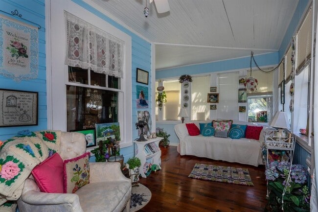 Photo - 401 E 9th Ave