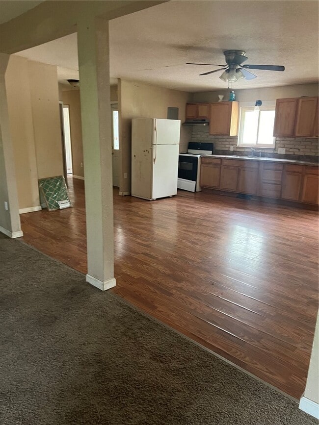Building Photo - 842 White Rd Rental