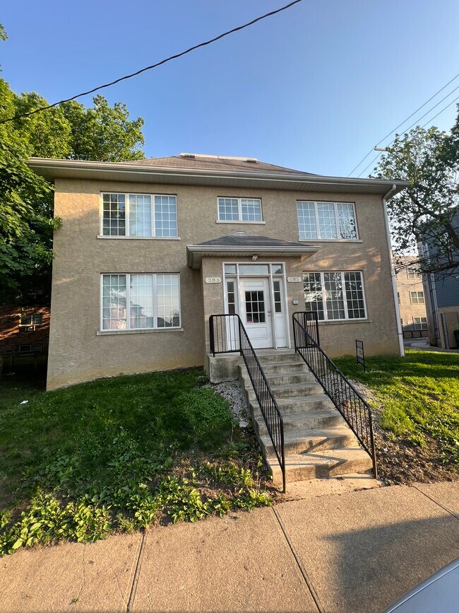 Front of the property - 285 E 12th Ave Unidad 285