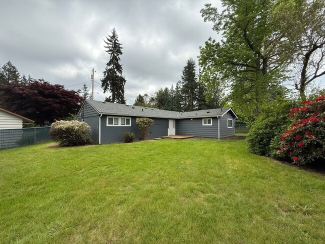 Photo - Pet Friendly Fresh 3 bed 2 bath with fully fenced yard