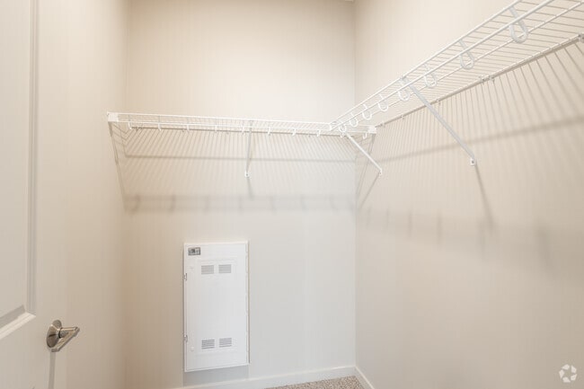 2BR, 2BA - 1055SF