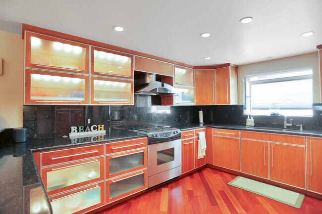 Photo - 821 Nantasket Ct