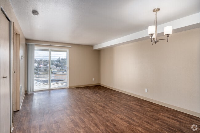 1BR, 1BA - 768SF - Living Room - City Views