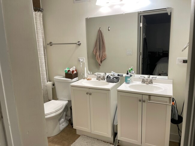 Photo - 2722 N Marshfield Ave Unit G