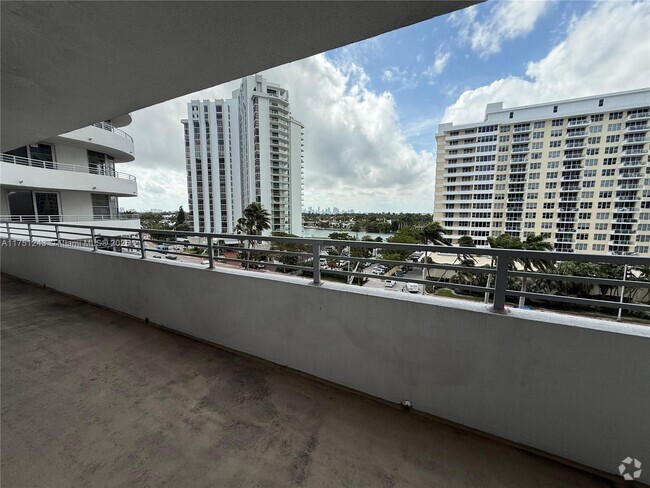 Building Photo - 5555 Collins Ave Unit 7U Rental