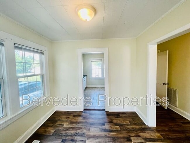 Photo - 810 Elwell Ave