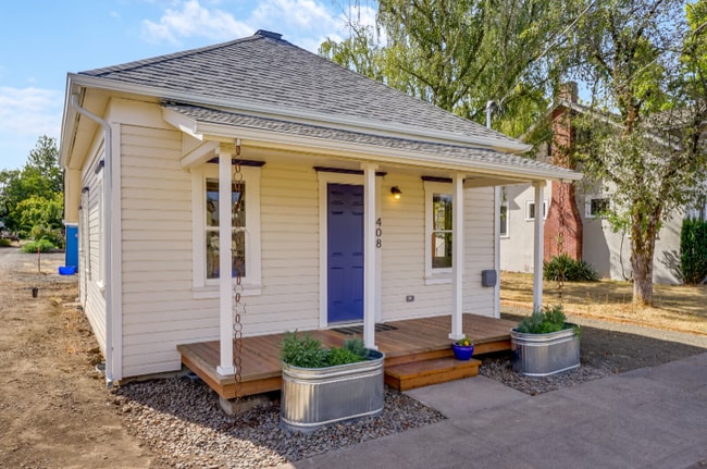 Photo - 731 SW Elm St