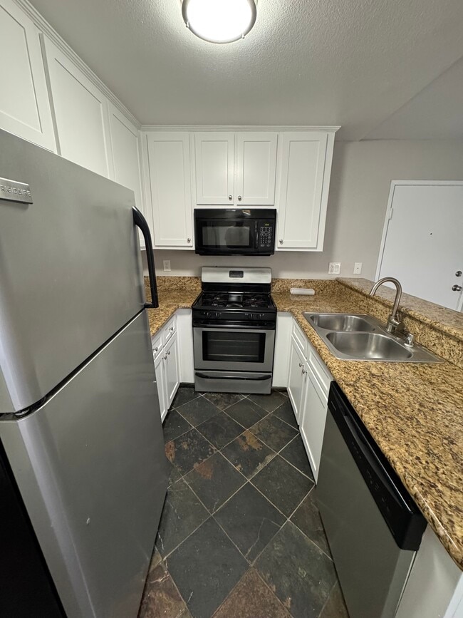 Photo - 1400 Edgemont