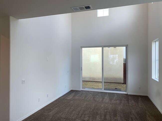 Photo - 8613 Academy St