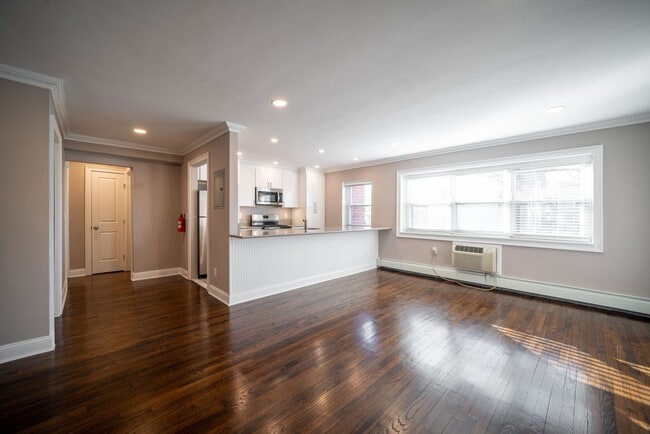 Photo - Hickory Manor: In-Unit Washer & Dryer, Heat, Water & Gas Included, Fitness Center, Sauna, and Bar...