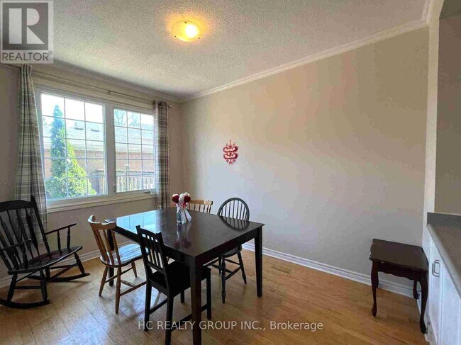 Photo - 1570 Richmond St