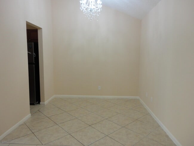 Photo - 212 Sparrow Dr Unit 3