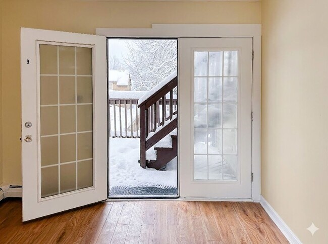 Building Photo - Renovated 1br in Country Setting with Private Deck Unit 9